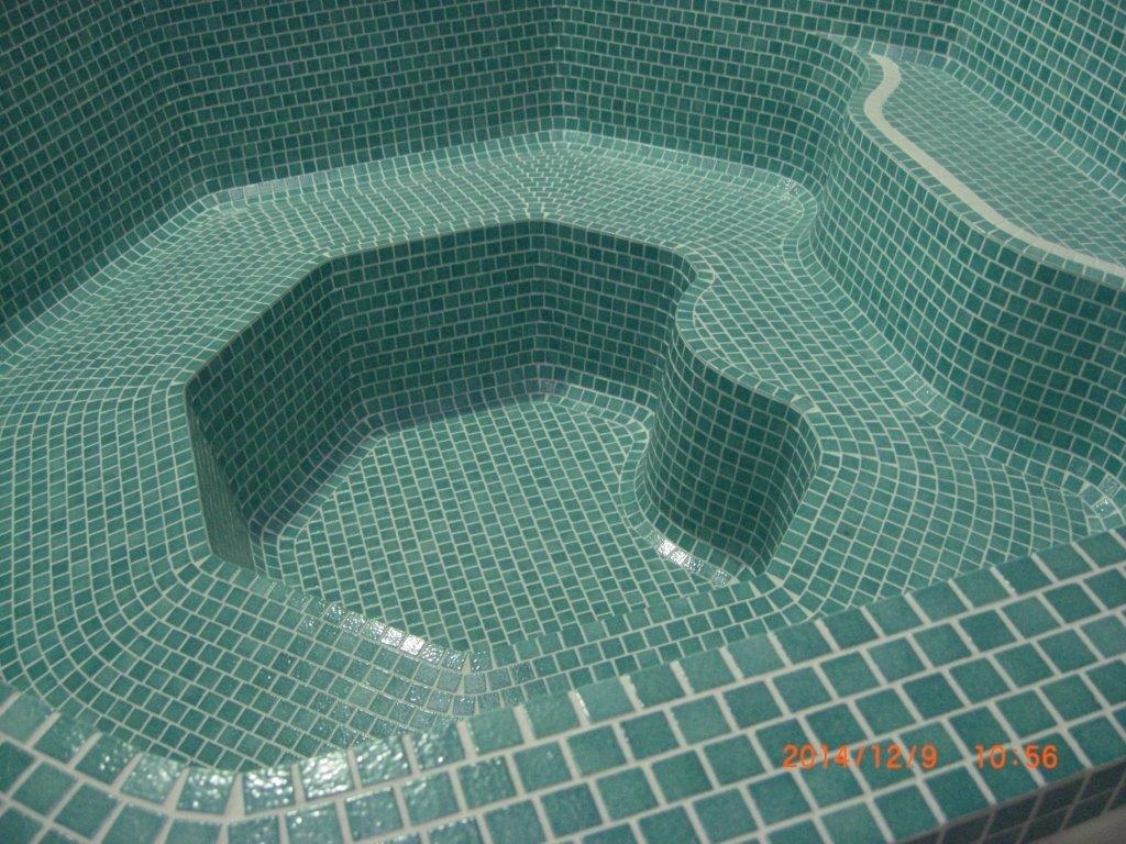 2.25m Octagonal Tiled Spa - Skimmer Type